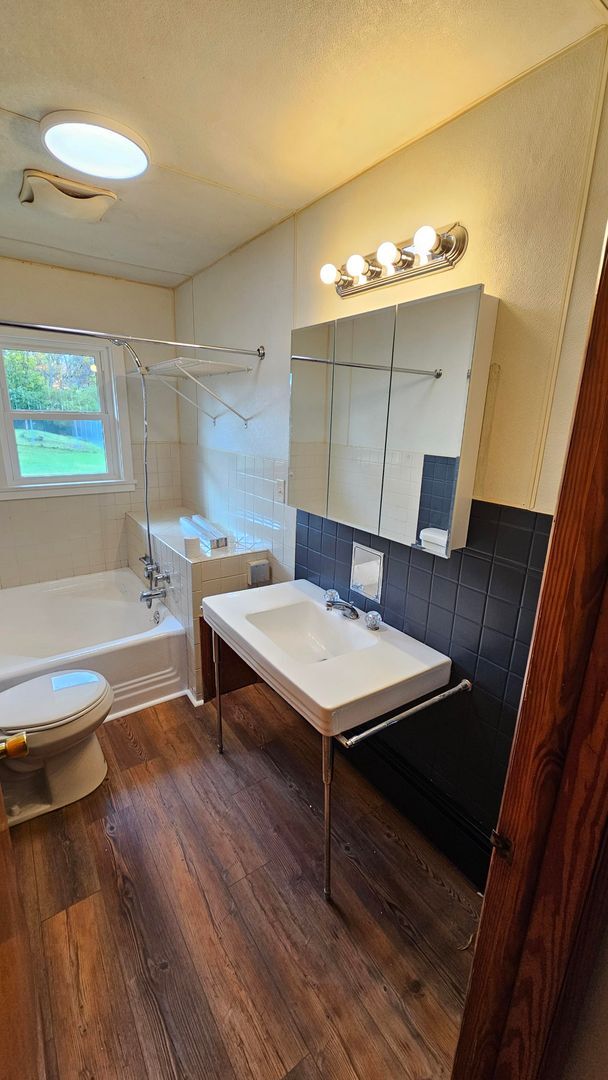 Building Photo - Large 3 Bedroom on Two Acres!