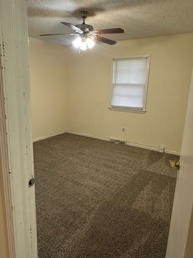 Building Photo - Great 3 bed bath home in SW Springfield