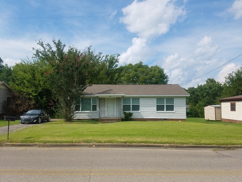 1908 Nelle St. - 1908 Nelle St