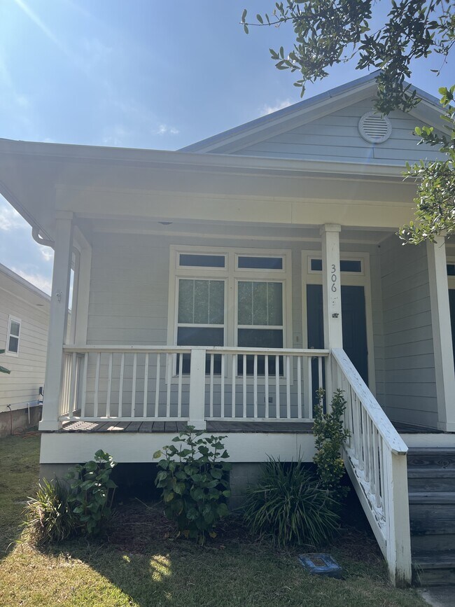 Building Photo - 306 St Francis St