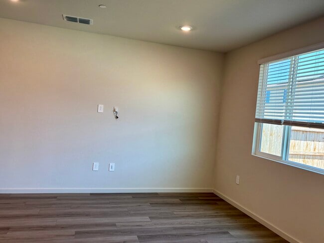 Building Photo - 1732 Yukon Territory Ave