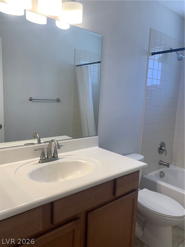 Building Photo - 548 Zuber Ave