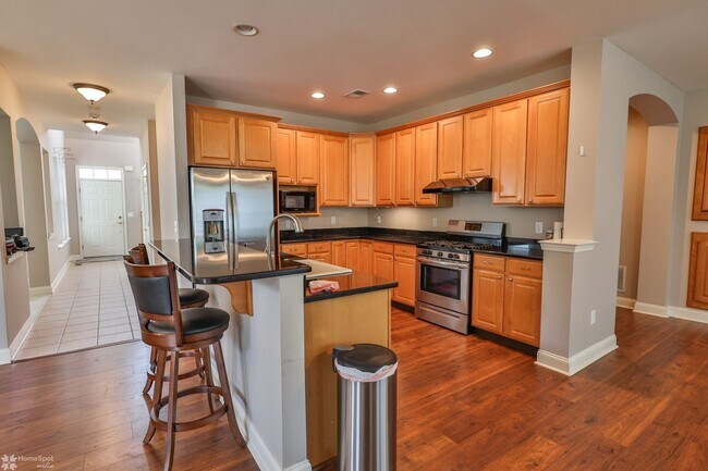 Building Photo - Beautifully maintained, energy-efficient f...
