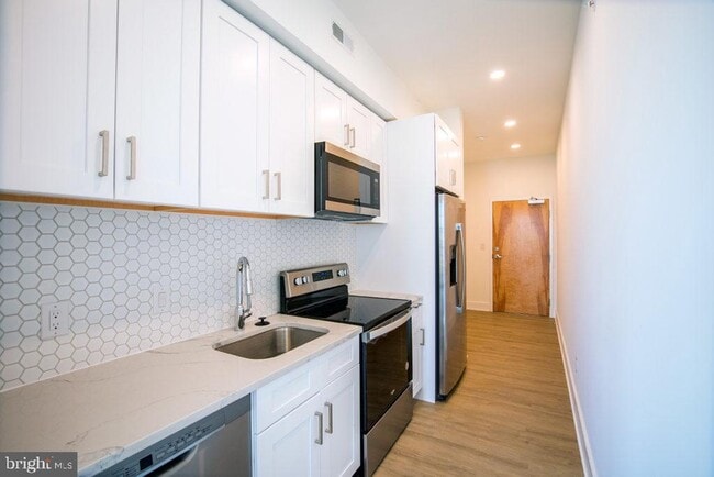 Building Photo - 1324 Frankford Ave