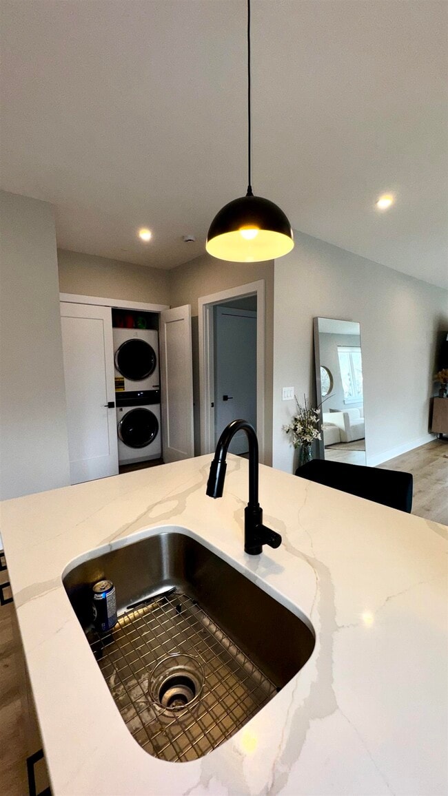 Building Photo - 203-205 Randolph Ave Unit# 101