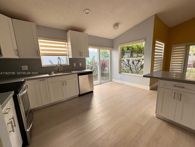 Building Photo - 15430 SW 143rd Terrace