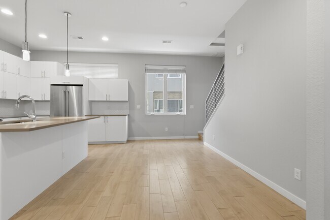 Building Photo - 1295 Osceola St
