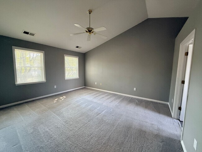 Building Photo - MOVE IN NOW OCTOBER RENT FREE -Spacious 4 ...