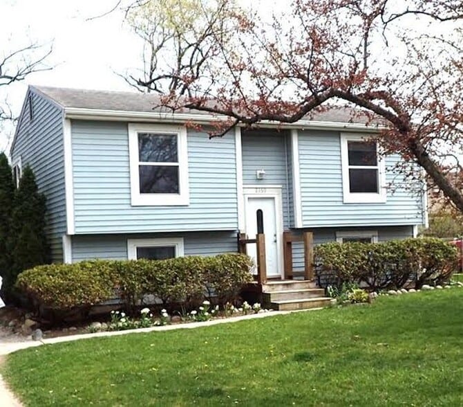 Building Photo - 2169 Hemlock Dr