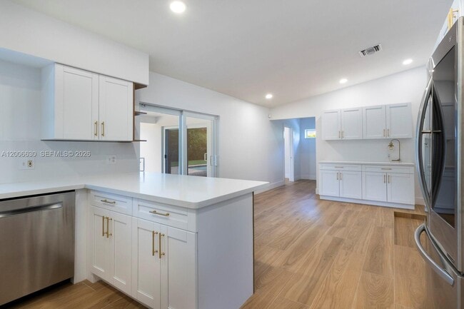 Building Photo - 13050 SW 71st Ave