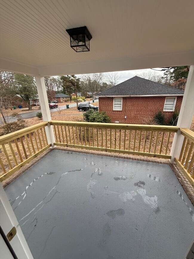 Building Photo - Beautifully RENOVATED 3 bedroom 2 full bath on large fenced in lot--Hurry!