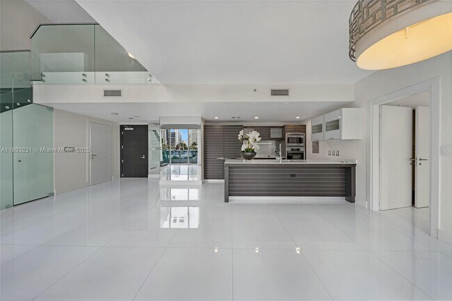 Building Photo - 200 Biscayne Blvd Way