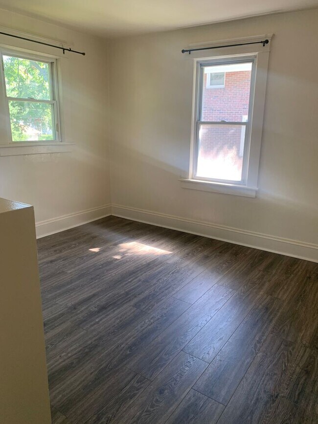 Building Photo - 114 Avondale Ave