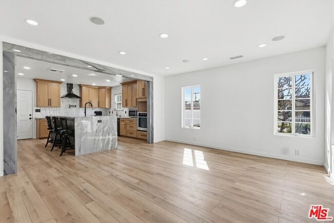 Building Photo - 2200 Easy Ave