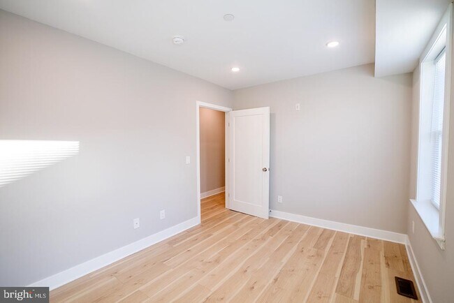 Building Photo - 4926 Locust St