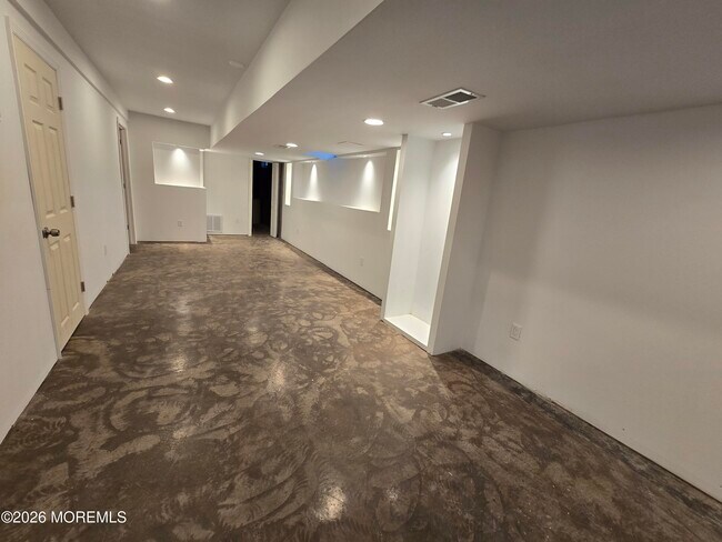 Building Photo - 18 4th Ave