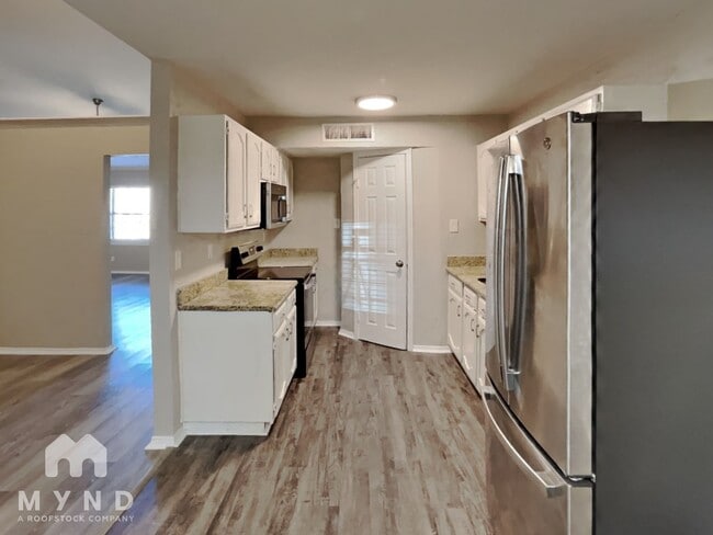 Building Photo - 325 Hemlock Dr