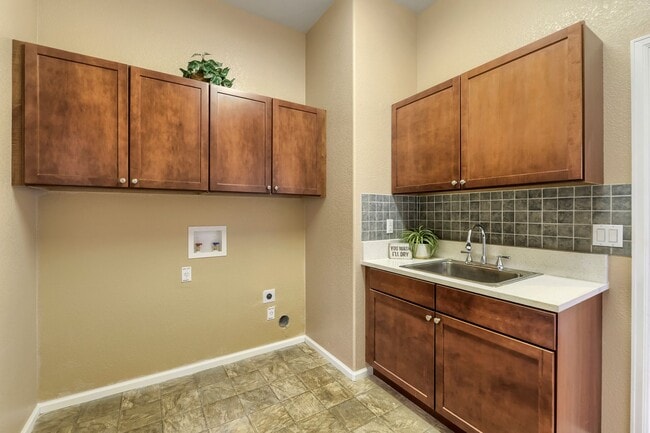 Building Photo - 15625 Carob Cir