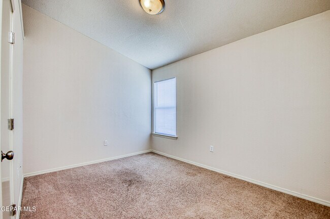 Building Photo - 6216 Spotted Eagle Dr