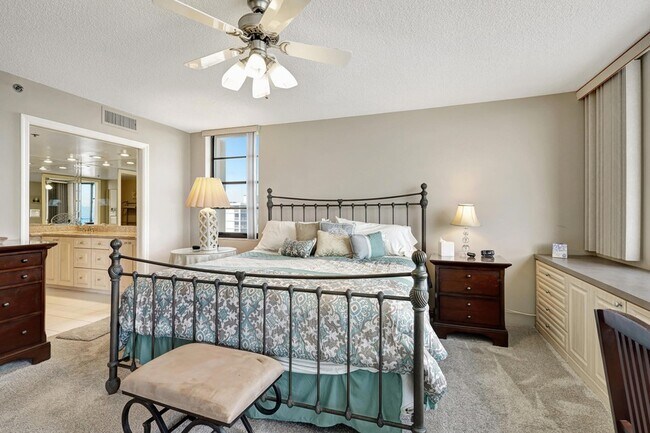 Building Photo - 840 Ocean Dr