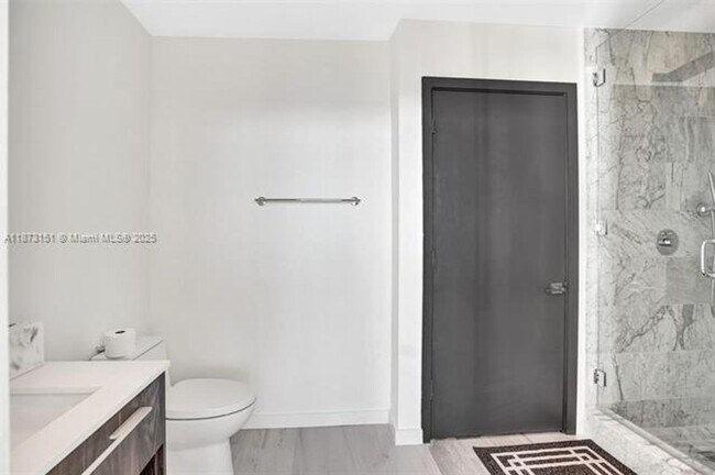 Building Photo - 480 NE 31st St