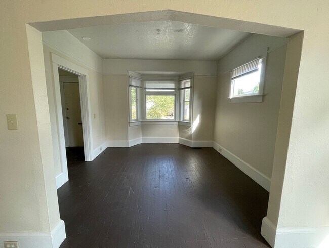 Building Photo - 4507 N Gantenbein Ave