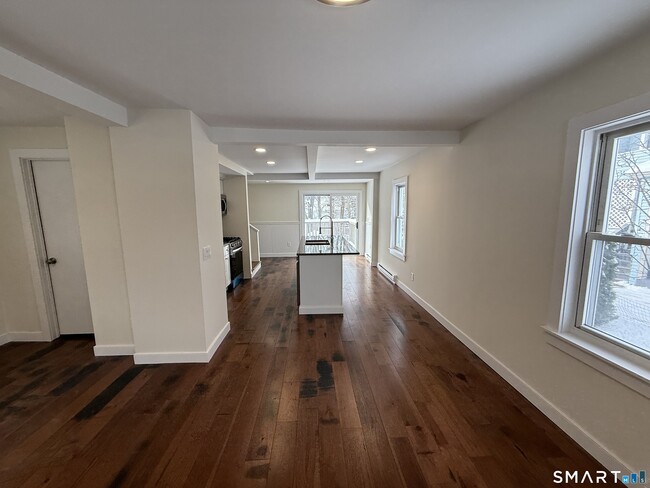 Building Photo - 98 E Elm St