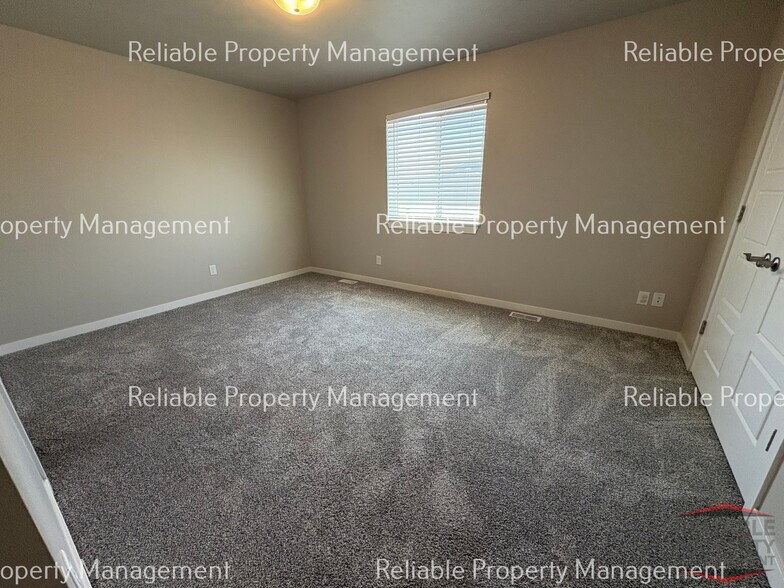 Building Photo - 2015 Lawrence Ln