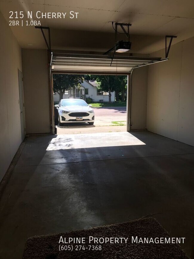 Building Photo - 2 Bedroom Townhome for rent in Lennox, SD!!