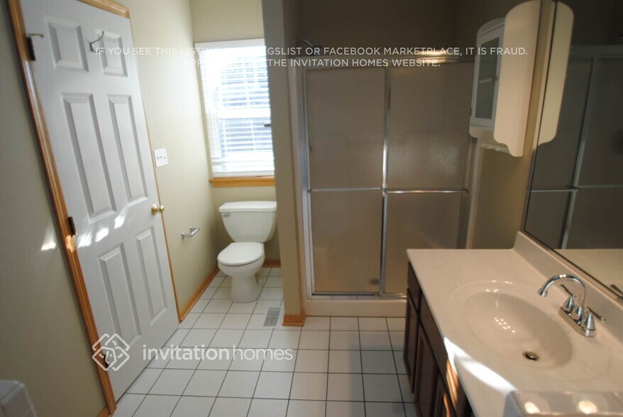 Building Photo - 13250 Red Star Dr