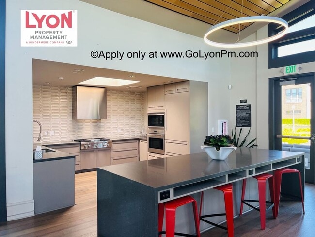 Building Photo - Modern Living in the heart of McKinley Village!