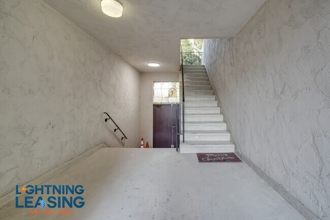 Building Photo - 1035 Hayworth Ave
