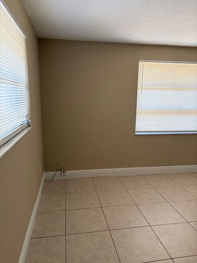 Building Photo - 3/2 on Corner lot in Altamonte Springs Available Now!