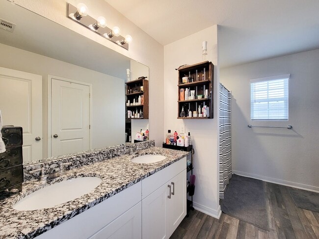 Building Photo - 2 Story Home in the Crown Point Community!...