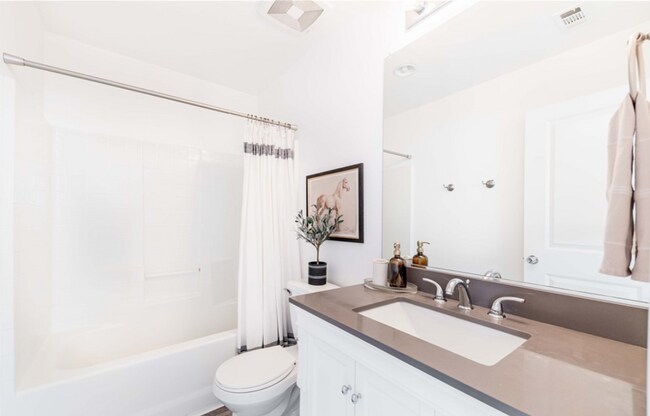 Building Photo - Spacious 3 Bed / 2.5 Bath Home in Chula Vista – Available May 15th