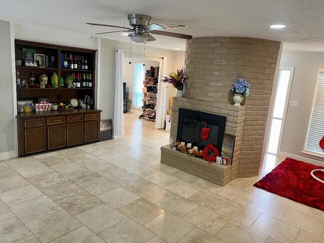 Building Photo - 2419 Briarlee Dr