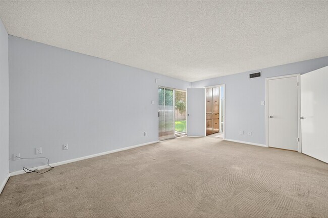 Building Photo - 2818 Crest Park Dr