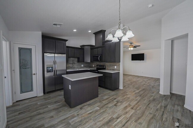 Building Photo - 8716 E 40th Pl