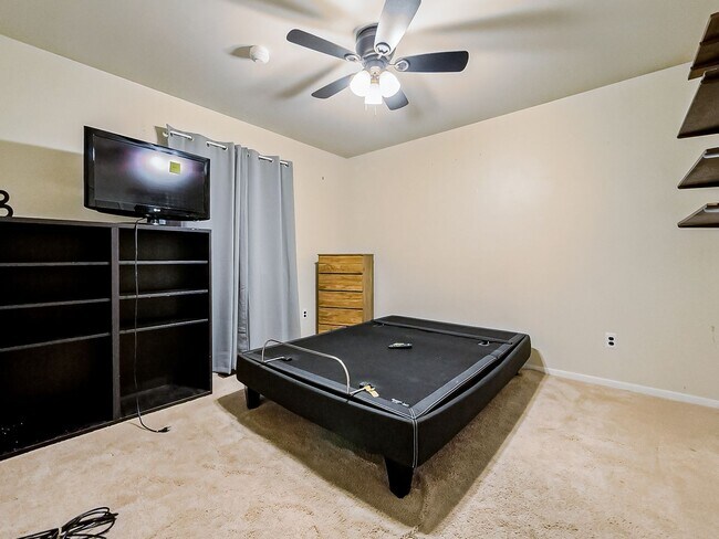 Building Photo - 41562 Bedford Dr