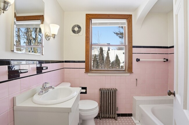 Building Photo - 12 Cardinal Rd