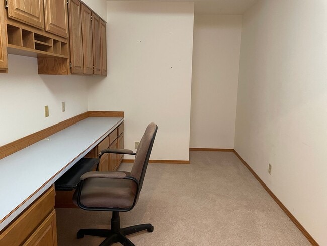 Building Photo - Cozy Home Feel, One Floor Living, Great Ba...