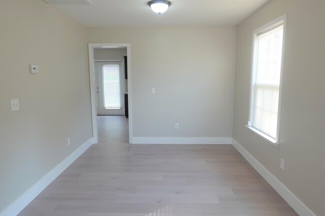 Building Photo - 1002 Whirlaway Cir