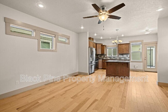 Building Photo - 909 N 31st St