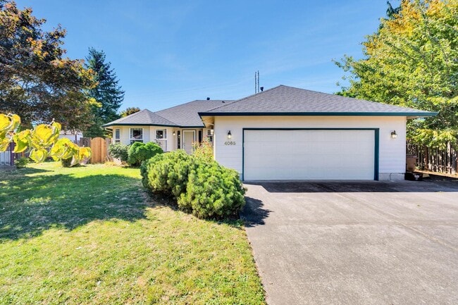 Building Photo - Bright, roomy 3-bdrm/2-bath home w/ office...