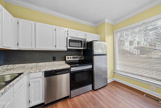 Building Photo - 6115 Highcastle Ct