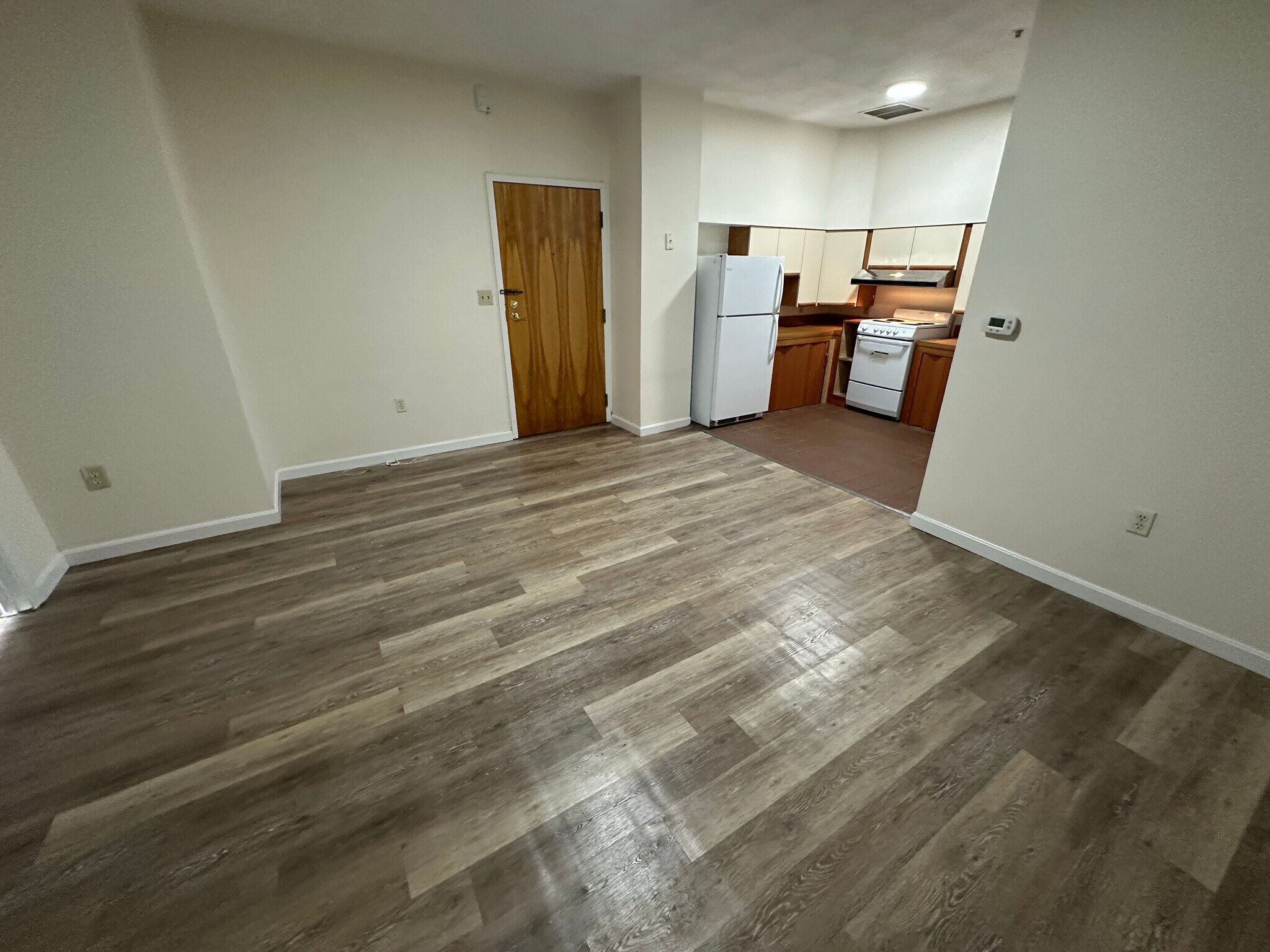 Building Photo - 83 Essex St