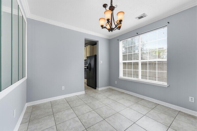 Building Photo - 818 Heather Park Ct
