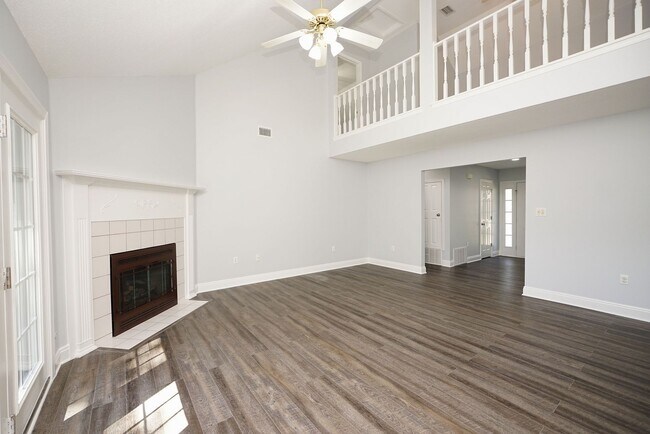 Building Photo - Spacious 5-Bedroom Home in Gated Parkwood ...