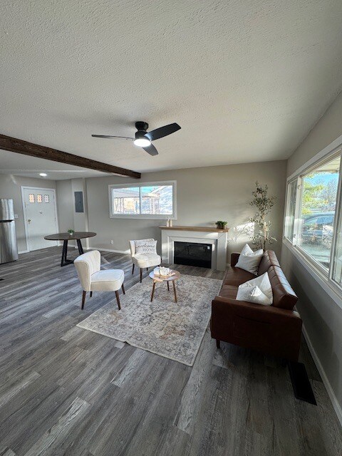 Building Photo - 2725 Danz Ave