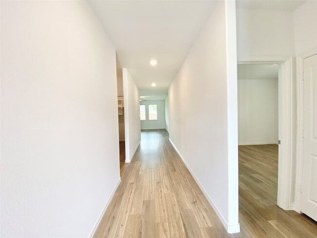 Building Photo - 8005 Green Heron Dr